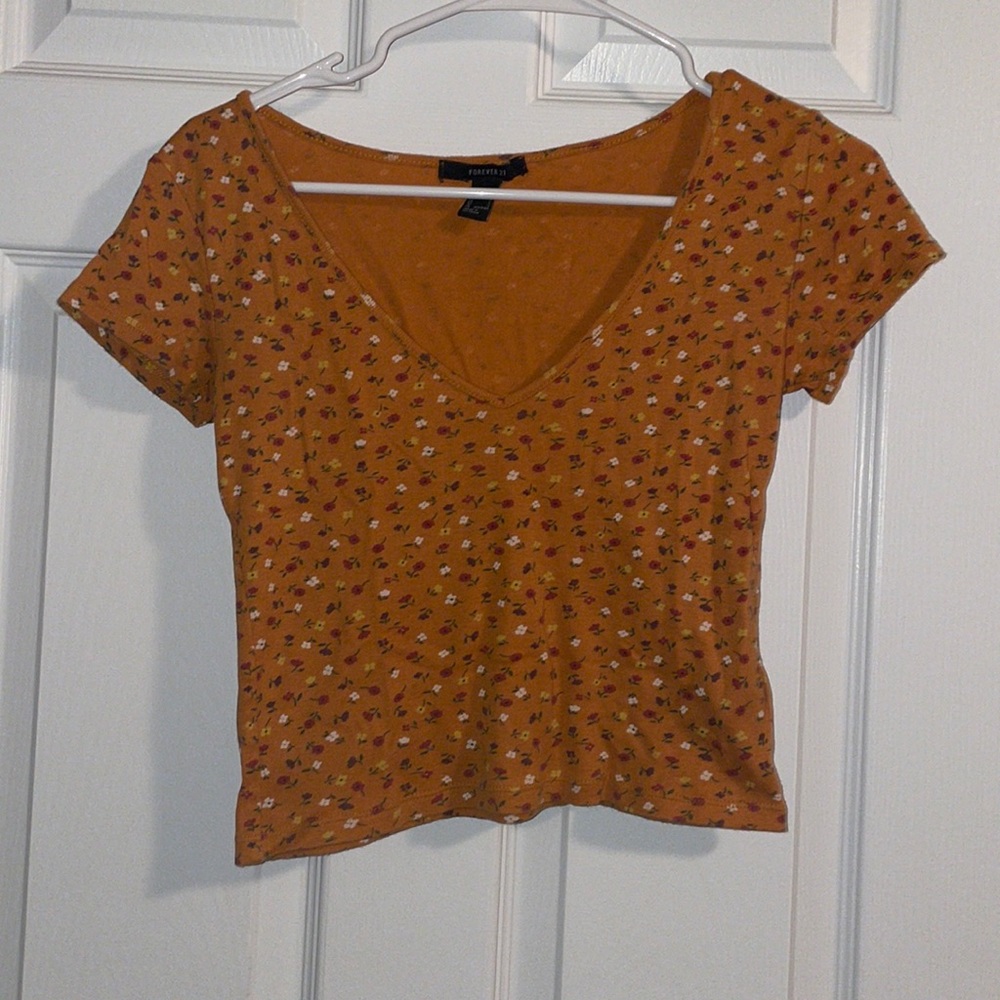Pumpkin pie colored Floral v neck tee